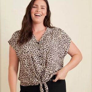 Torrid Womens Challis Tie Front Dolman Sleeve Leopard Print Top. Sz 2